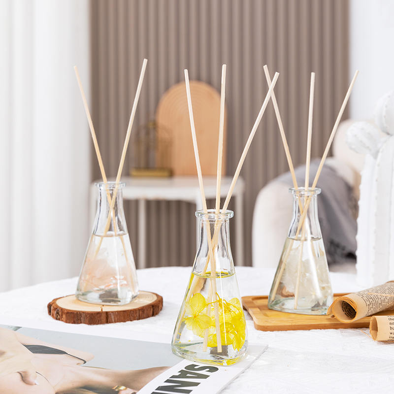 Vine sušená květina trojúhelníková láhev bez ohně vnitřní aromaterapie rákosový difuzér