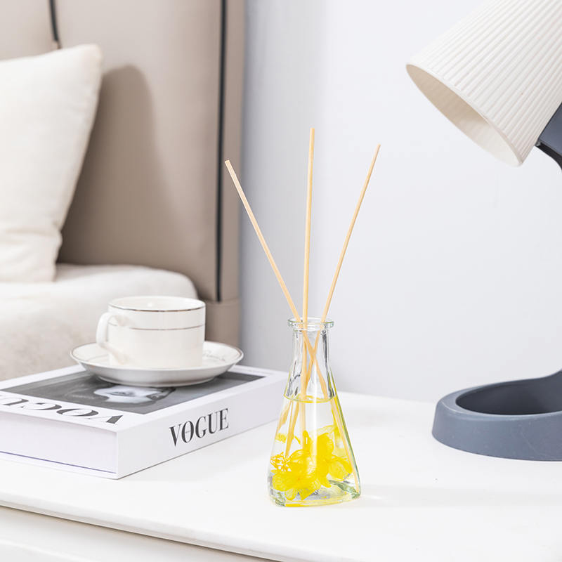 Vine sušená květina trojúhelníková láhev bez ohně vnitřní aromaterapie rákosový difuzér