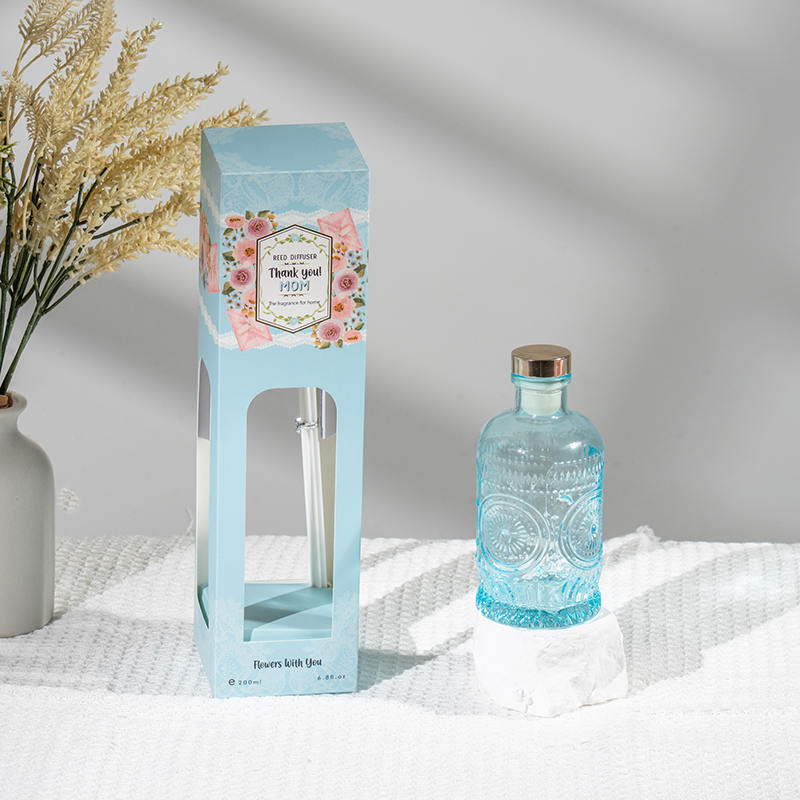 Stylový rákosový difuzér ze skleněné lahvičky ke dni matek - výrobce bytových vůní