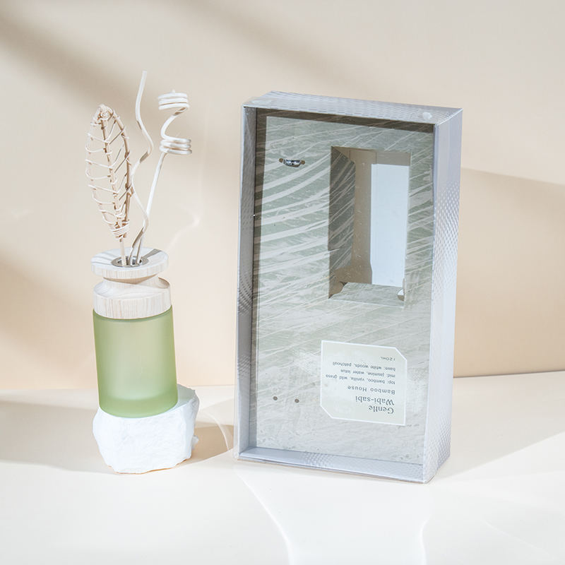 Vysoce cylindrická skleněná baňka prémiový rákosový difuzér s dřevěným tyčinkovým aroma difuzérem prodejce