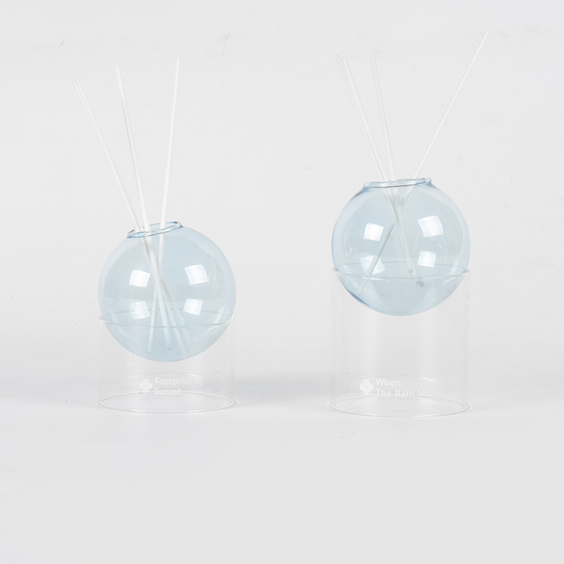 Čirá skleněná základna, rákosový difuzér typu skleněné kuličky ve stylu aromaterapie