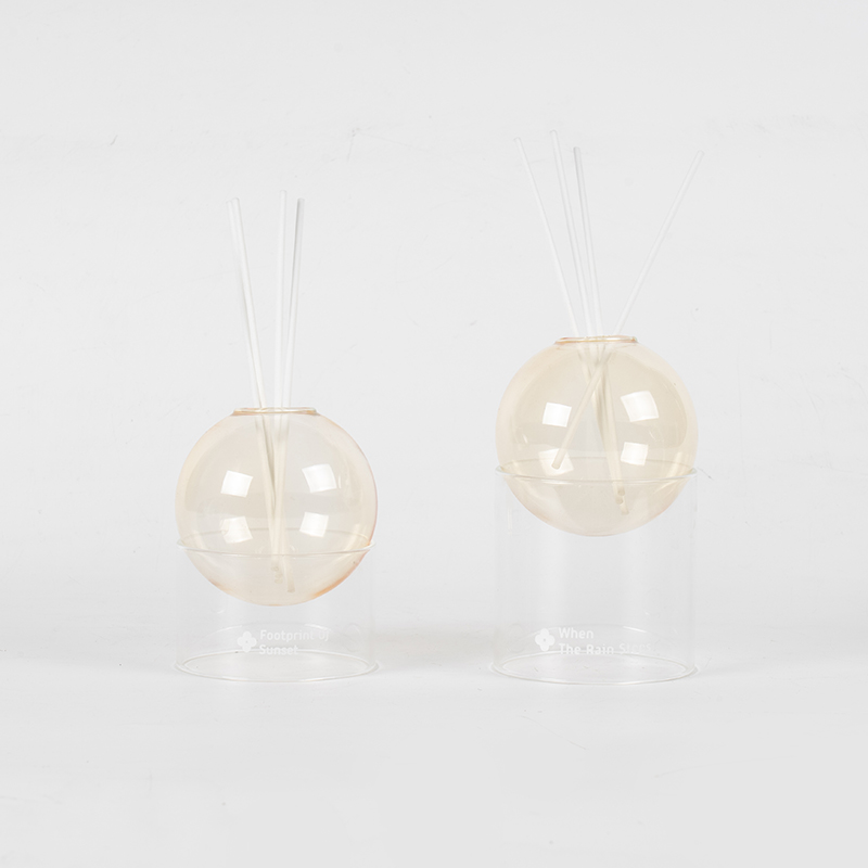 Čirá skleněná základna, rákosový difuzér typu skleněné kuličky ve stylu aromaterapie