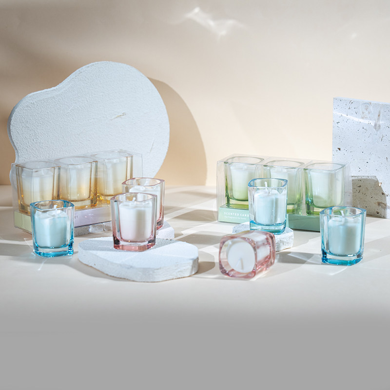 Sada 3 čtvercových svíček s přechodovou barvou