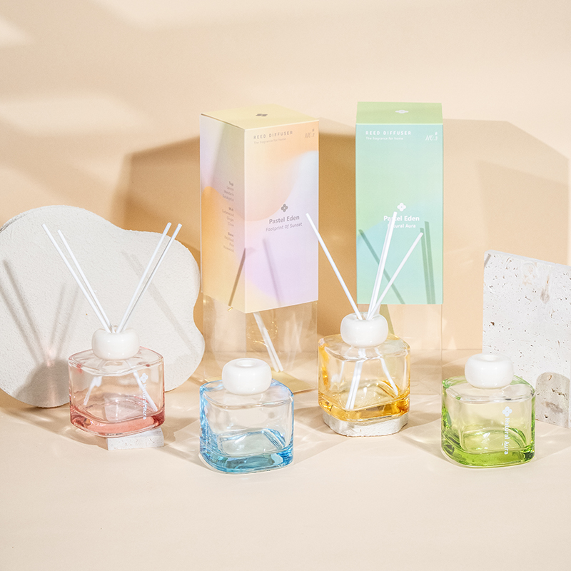 Čtvercová čirá skleněná láhev parfému rákosový difuzér-aroma difuzér továrna