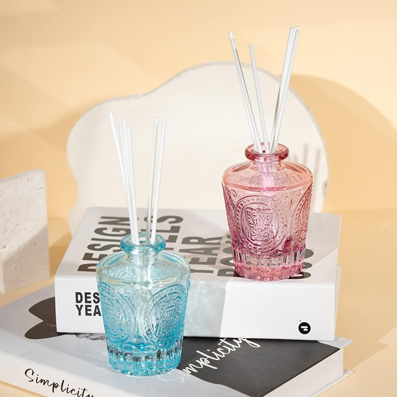 Stylový rákosový difuzér ze skleněné lahvičky ke dni matek - prodejce domácích vůní